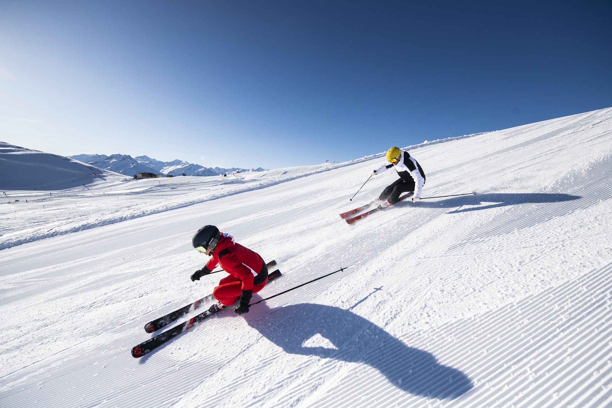 Skifahrer bei der Abfahrt